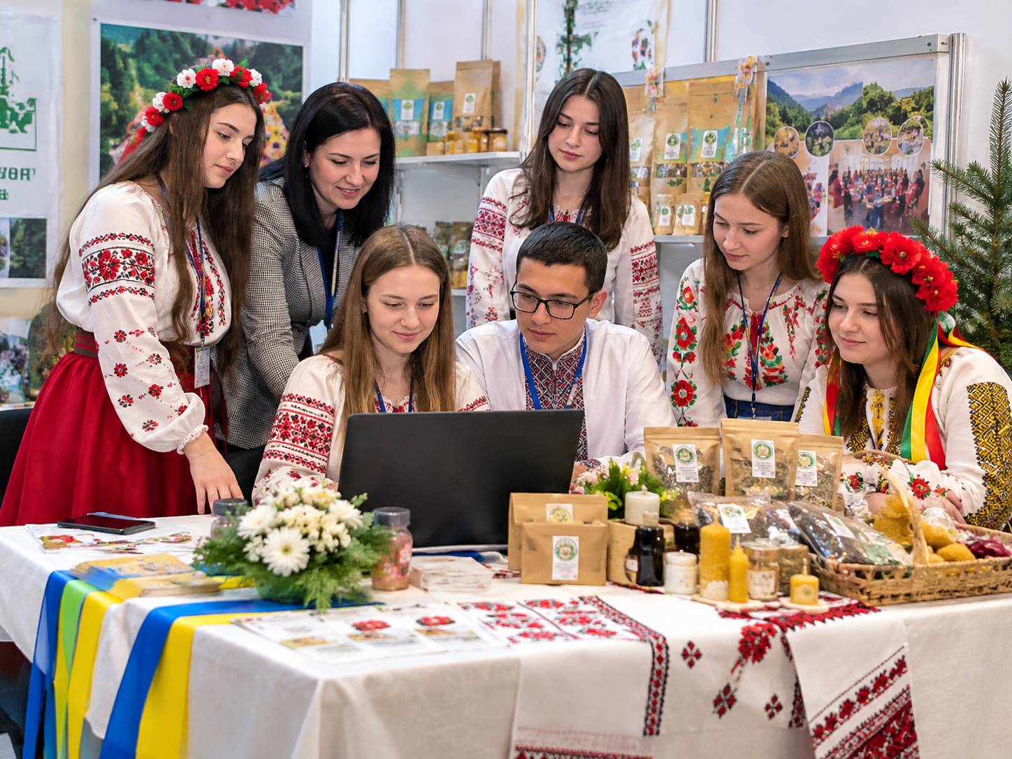 Студенти під час навчального ярмарку